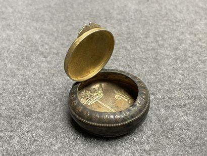 Petit lot: minaudière en laiton, vide poche...