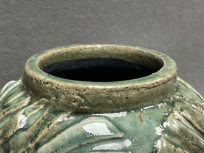 Paire de vases en céramqiue , à décor de...