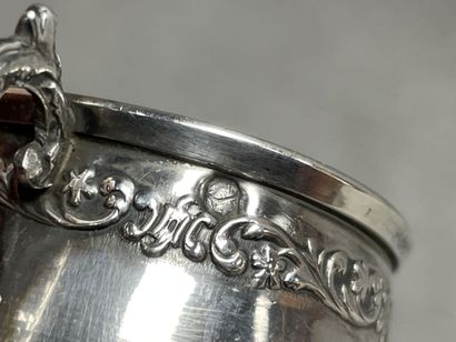 Tasse à café et soucoupe en argent.
Poinçon...