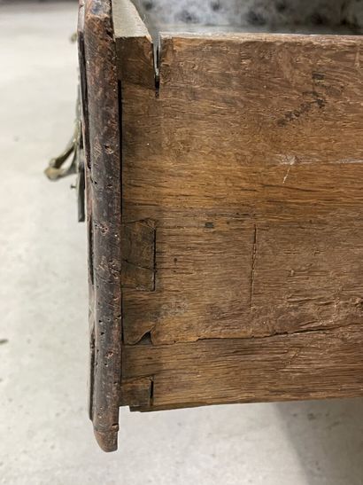 Commode en chêne moulé ouvrant à quatre tiroirs
Epoque...