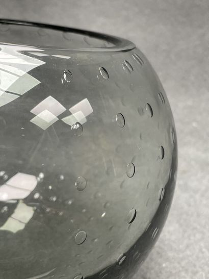 Boule décorative en cristal de Sèvres. 
H....