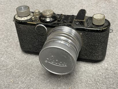 LEICA I
Appareil photo argentique aveec objectif...