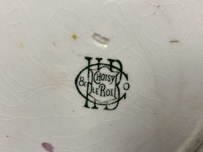 CHOISY LE ROI Suite de 7 assiettes en faience...
