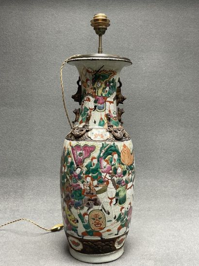 Grande lampe en porcelaine de Nankin. Chine...