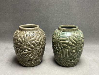 Paire de vases en céramqiue , à décor de...