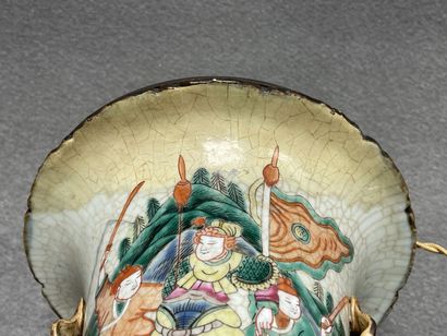 Grande lampe en porcelaine de Nankin. Chine...