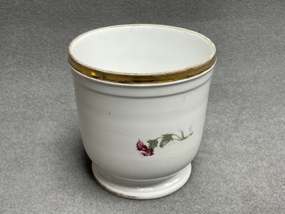 Cache pot en porcelaine de Limoges à décor...