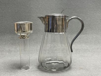 Pichet rafraichissoir en verre et métal argenté...