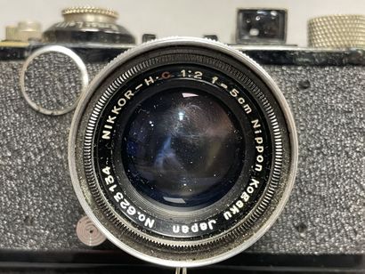 LEICA I
Appareil photo argentique aveec objectif...