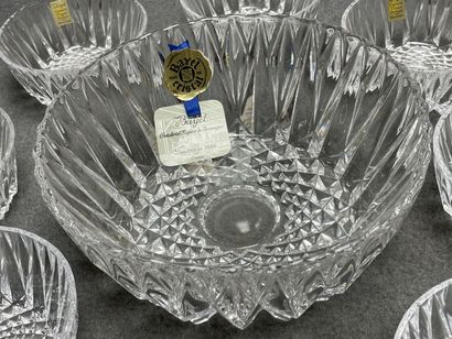 BAYEL : compotier et huit ramequins en cristal,...