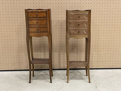 Deux chevets en placage de marqueterie à...