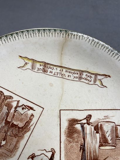 CHOISY LE ROI Suite de 7 assiettes en faience...