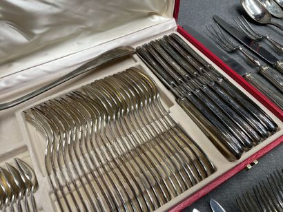 Ménagère de couverts en métal argenté, style...