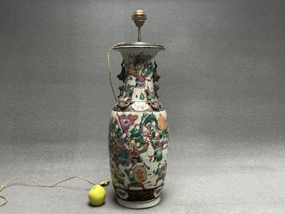 Grande lampe en porcelaine de Nankin. Chine...