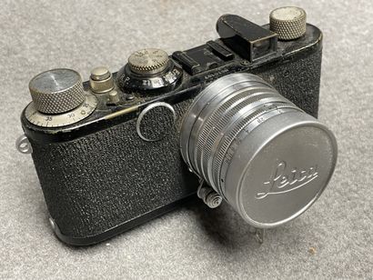 LEICA I
Appareil photo argentique aveec objectif...