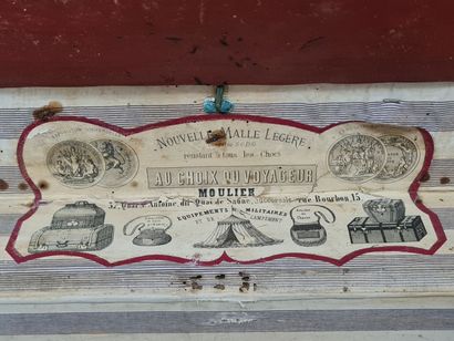 Quatre malles en bois
de 40 x 80 x 44 cm...