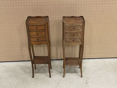 Deux chevets en placage de marqueterie à...