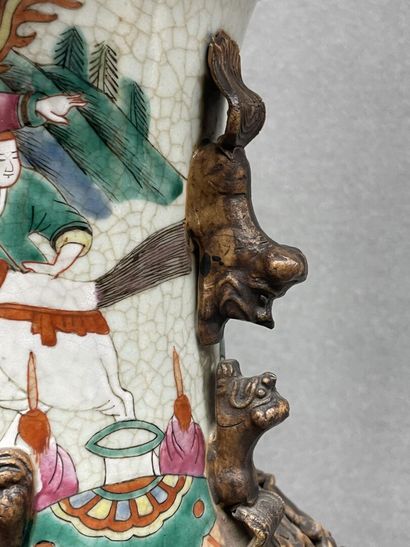 Grande lampe en porcelaine de Nankin. Chine...
