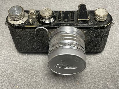 LEICA I
Appareil photo argentique aveec objectif...