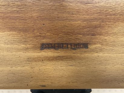 Grande presse à livre en bois. 
120 x 63...