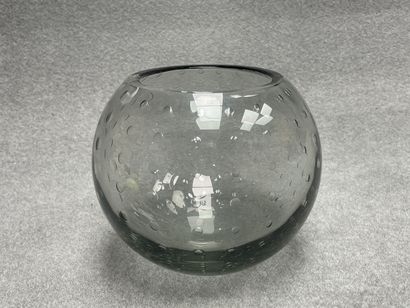 Boule décorative en cristal de Sèvres. 
H....