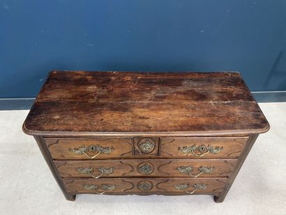 Commode en chêne moulé ouvrant à quatre tiroirs
Epoque...