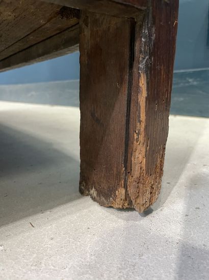 Commode en chêne moulé ouvrant à quatre tiroirs
Epoque...