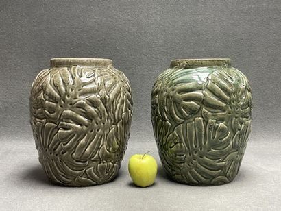 Paire de vases en céramqiue , à décor de...