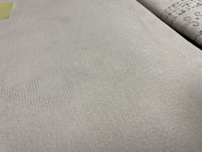Ensemble de trois nappes
- damassé 220 x...