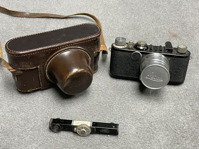 LEICA I
Appareil photo argentique aveec objectif...