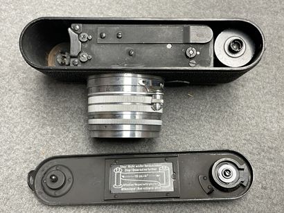 LEICA I
Appareil photo argentique aveec objectif...