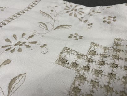 Ensemble de trois nappes
- damassé 220 x...