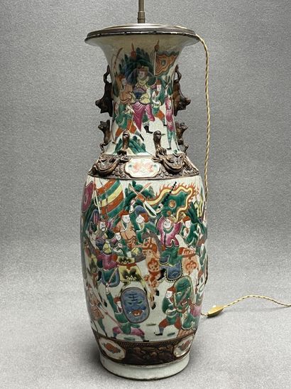 Grande lampe en porcelaine de Nankin. Chine...