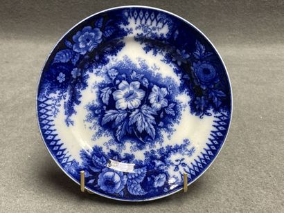 Théière et coupe en faïence de Sarreguemine,...