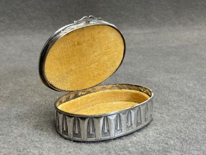 Deux petits coffrets en métal argenté à décor...