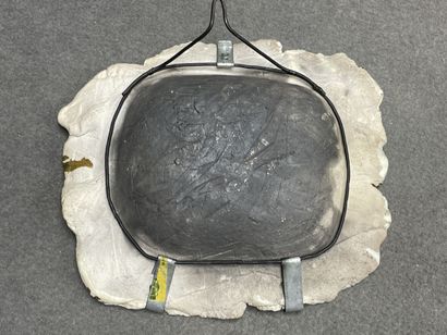 Plat creux en céramique raku. 
8 x 28 x 25...