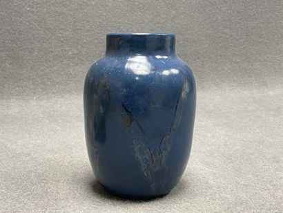 Léon POINTU (1879-1942):
Trois vases et une...