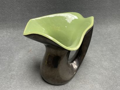 Vase en céramique jaune et noir. 
H. :20...