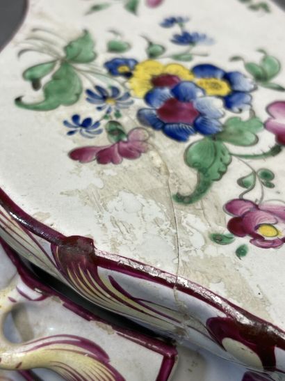 Saint Clément fin XVIII°: commode en faience.
12...