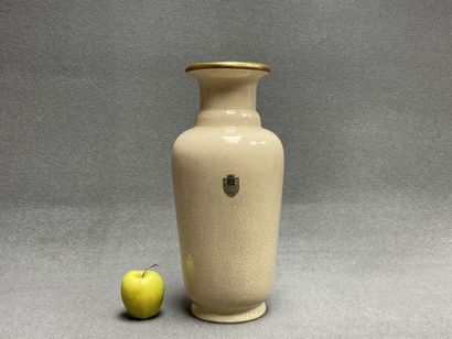 LONGWY vase en faience, émail craquelé et...