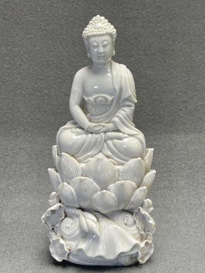 CHINE fin XIX°
Statuette en porcelaine dite...