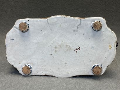 Saint Clément fin XVIII°: commode en faience.
12...