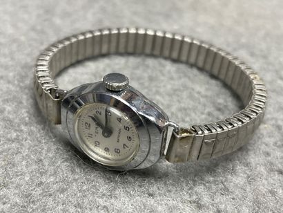Ensemble de six montres bracelet moderne...