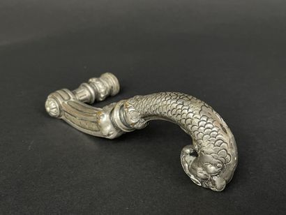 Paire de poignées en bronze argenté de style...