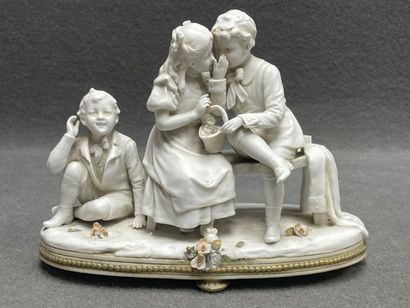 Groupe de quatre biscuits. 
H. :12 à 18 cm....