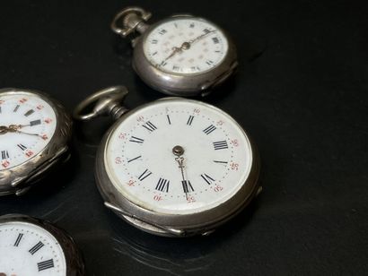 Lot de quatre montre de col en argent, une...
