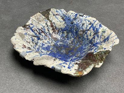 Plat creux en céramique raku. 
8 x 28 x 25...