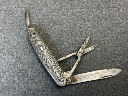 Flacon en verre, couvercle en argent, deux...
