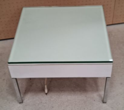 Petit table basse dessus verre éclairante...