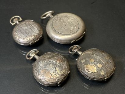 Lot de quatre montre de col en argent, une...